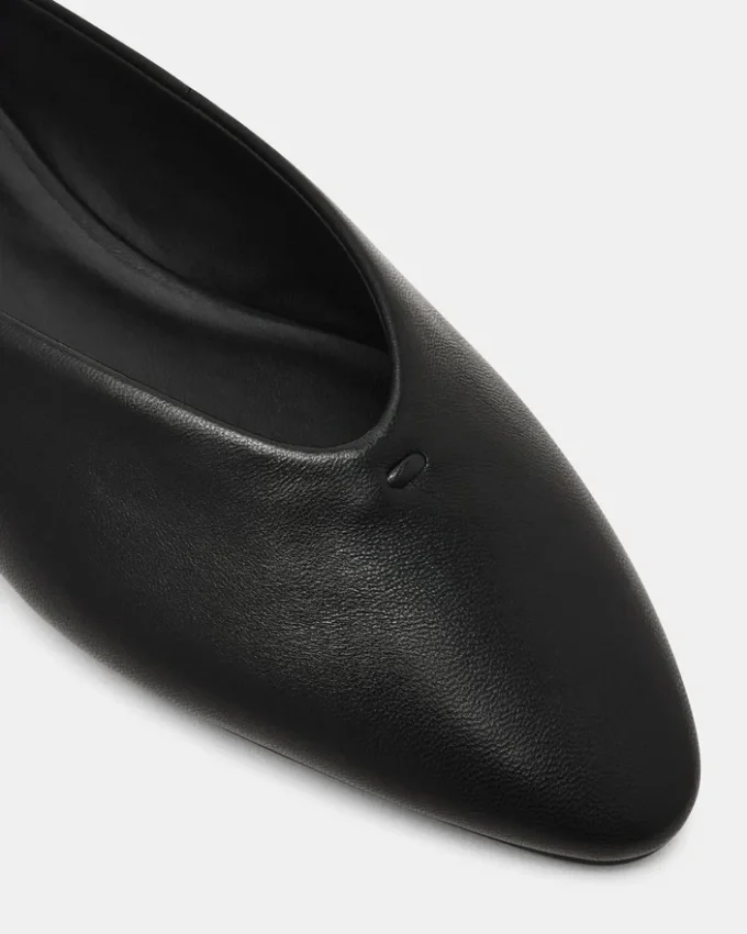 Sherman in pelle nera