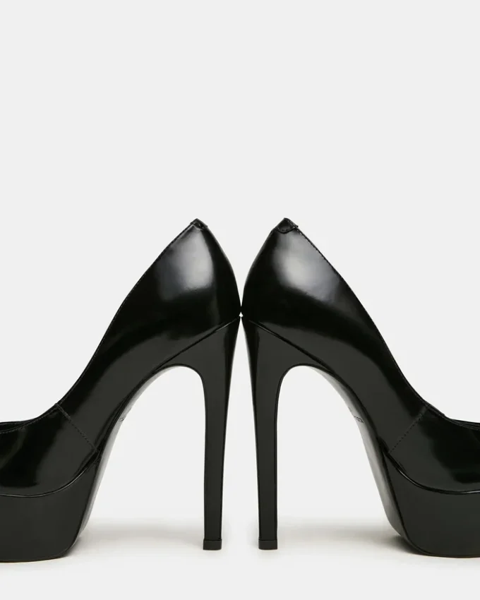 Silene in pelle nera