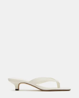 Tracie in pelle bianca