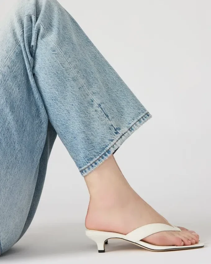 Tracie in pelle bianca Tracie in pelle bianca