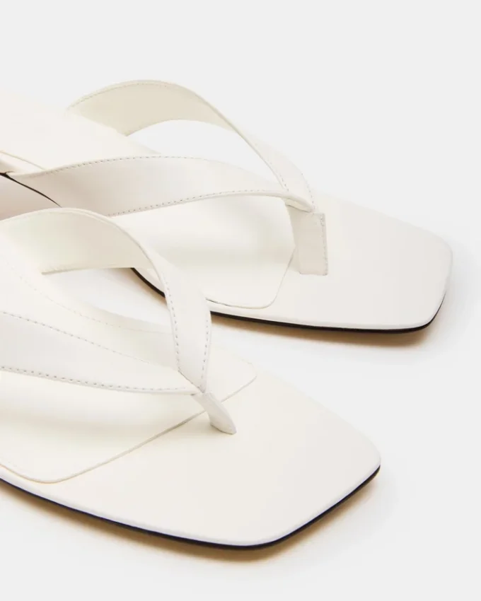 Tracie in pelle bianca Tracie in pelle bianca