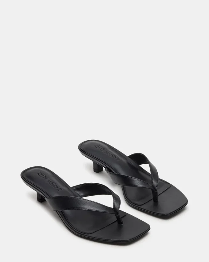 Tracie in pelle nera Tracie in pelle nera