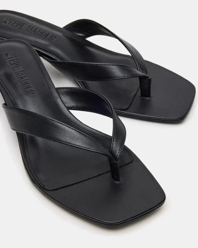 Tracie in pelle nera Tracie in pelle nera