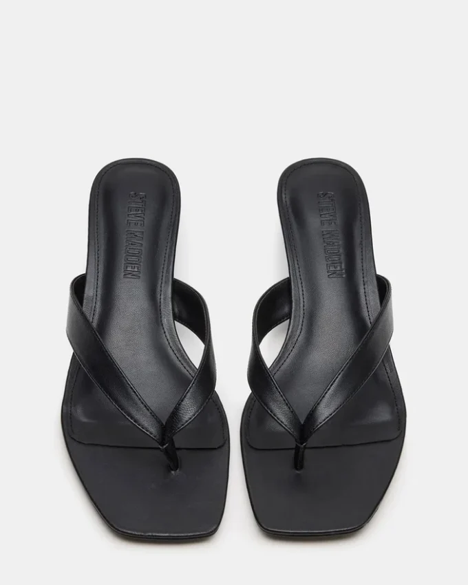 Tracie in pelle nera Tracie in pelle nera