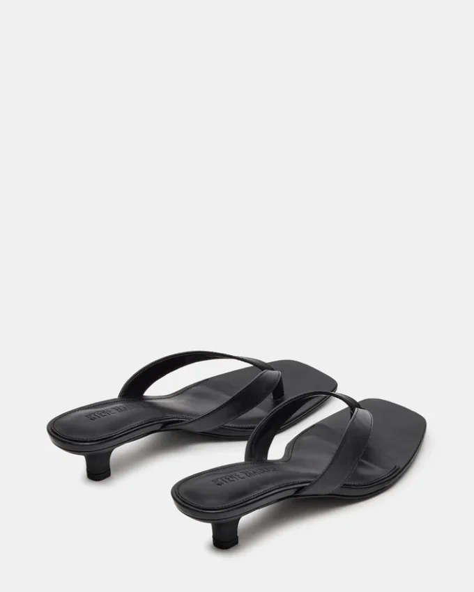 Tracie in pelle nera Tracie in pelle nera