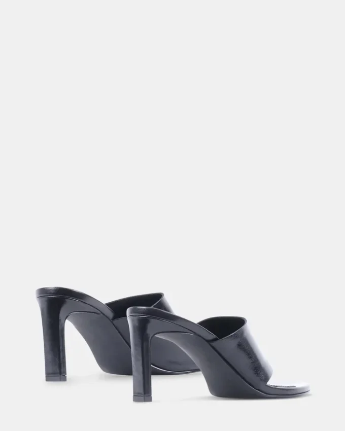 Valentin in pelle nera Valentin in pelle nera